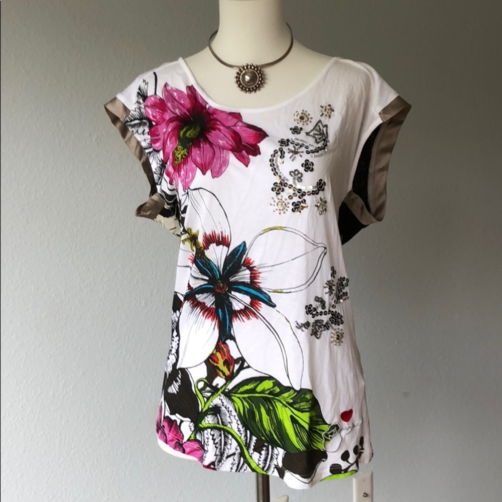 Desigual top flowers and sequins tee